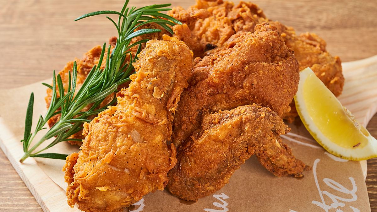 決め手はクリーンさ！米国本社も納得した、包装紙に最適な「ノンフッ素耐油紙」