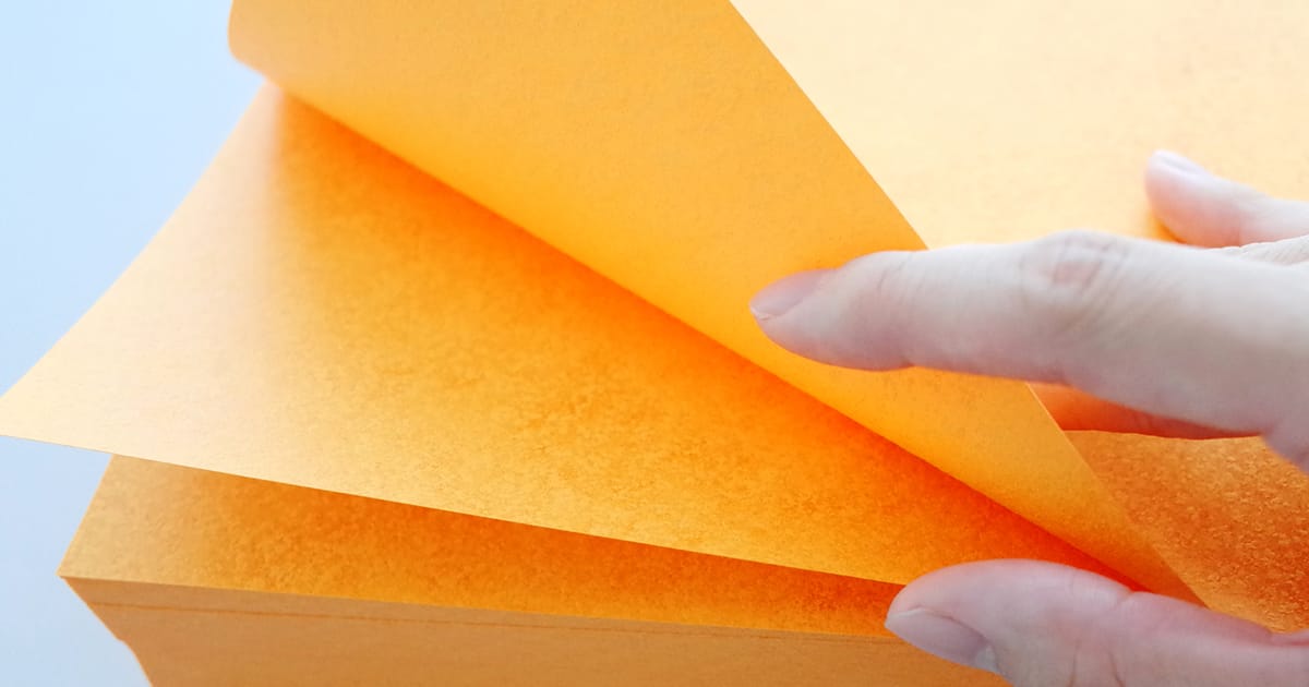 【意匠】パッケージに彩りを添える「ファンシーペーパー」。紙に意匠性を付与する、高度な技術とこだわりとは？