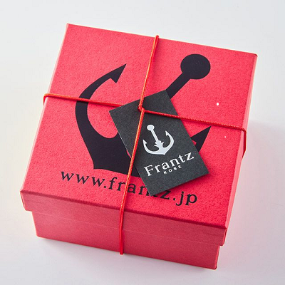 Frantzの赤いパッケージ。用紙にTANT(N-52)が使用されている。