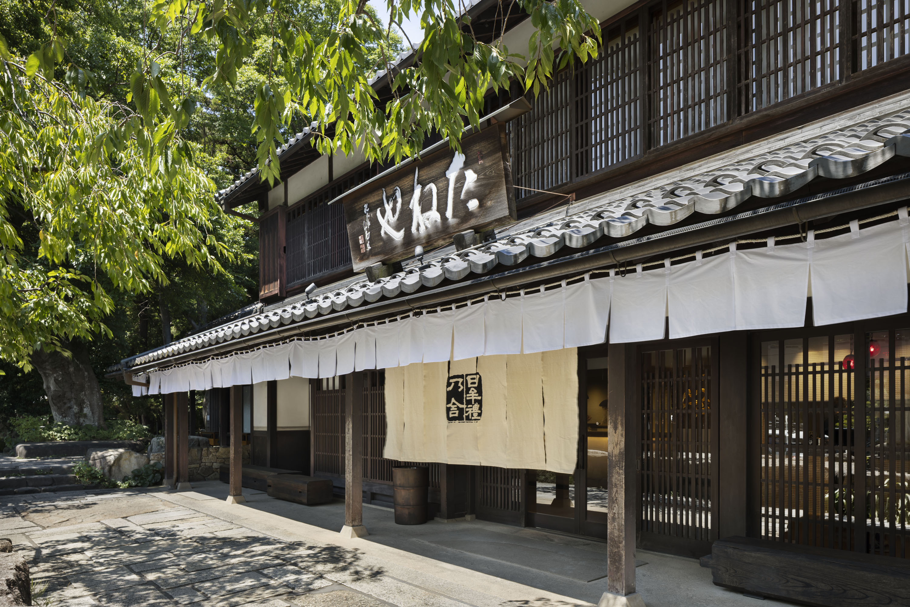 「たねや」の和菓子箱に採用された「バガスシュガーF」――大切にするきもちに寄り添う素材